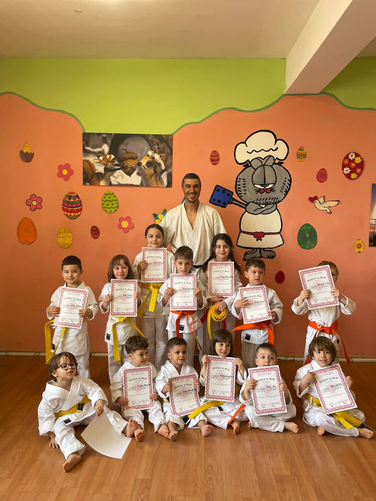 Karate foto grup cu diplome